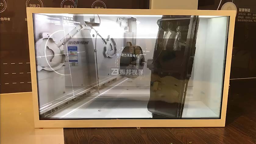 展廳中的多媒體互動(dòng)透明屏效果展示