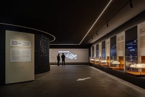 如何通過(guò)互聯(lián)網(wǎng)博物館的交互設(shè)計(jì)，有效展現(xiàn)數(shù)字時(shí)代的發(fā)展脈絡(luò)？
