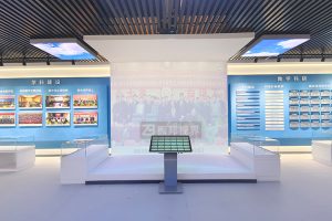 針對(duì)不同規(guī)模展廳，折幕沉浸式解決方案的定制化難點(diǎn)該如何應(yīng)對(duì)？